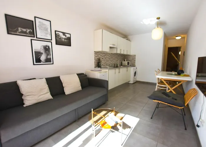 Book Jet - Lomas Sunny Homes