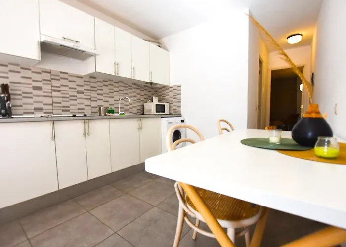 Book Jet - Lomas Sunny Homes *